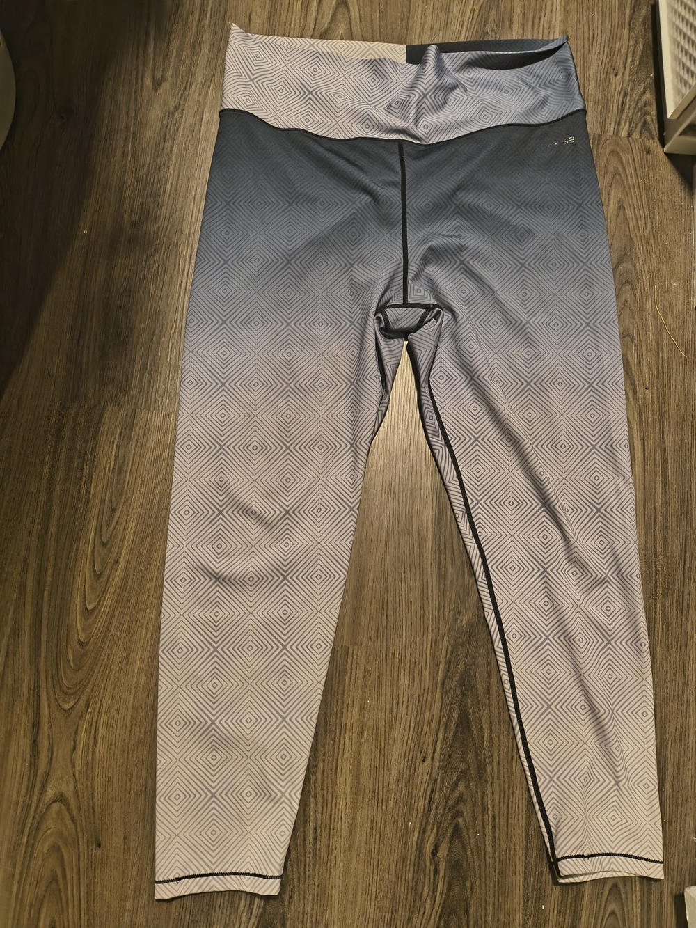 Women's Ombre Gray Geometric Leggings - High Waist